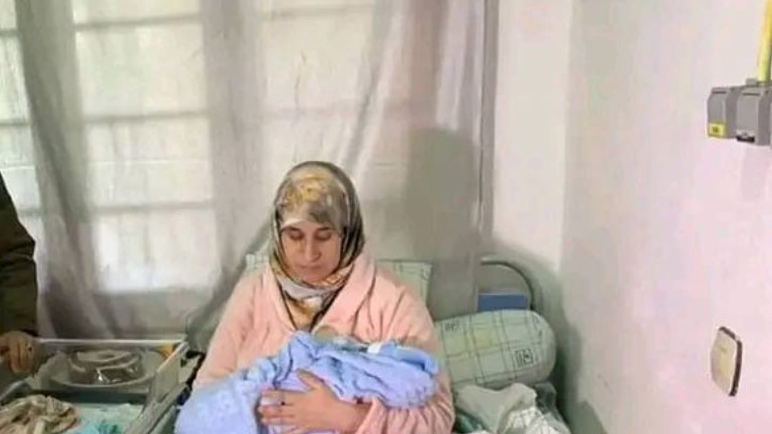 والدة الطفل ريان