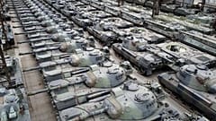 Belçika'da bir envanterde toplanan Leopard tankları