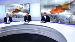  المرشحون الرئاسيون: أندرياس مافروجياني، ونيكوس كريستودوليديس، و أفيروف نيوفيتو، قبل مناظرتهم المتلفزة  في نيقوسيا، قبرص، 1 فبراير 2023. 