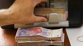 Arjantin'de yüksek enflasyon nedeniyle peso hızla değer kaybediyor