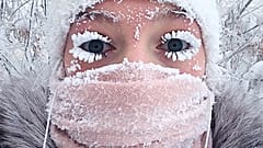 أنستاسيا غروزديفا تلتقط صورة سيلفي مع انخفاض درجة الحرارة إلى حوالي -50 درجة مئوية في ياكوتسك في روسيا 2018