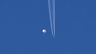 Balão chinês avistado nos EUA sobre Kingstown, N.C, quando um avião passava por baixo