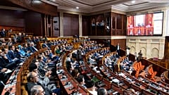 نواب البرلمان المغربي خلال جلسة للتنديد بقرار البرلمان الأوروبي بعد قرار صدر مؤخرا ينتقد حرية الصحافة في المغرب