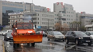 Εκχιονιστικό μηχάνημα στη λεωφόρο Κηφισίας
