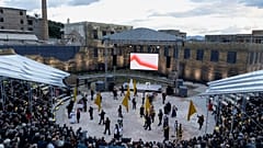 Власти города надеются, что гости Элефсина смогут разглядеть историческое наследие и почувствовать атмосферу древних мифов в городе, ставшем жертвой индустриализации.