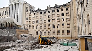 Здание главного корпуса Харьковского национального университета городского хозяйства после российского ракетного удара, 5 февраля 2023 года.