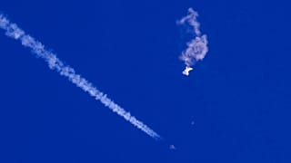 Сбитый китайский воздушный шар в небе над Южной Каролиной
