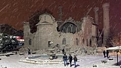 Malatya'da deprem sonucu yıkılan bir cami