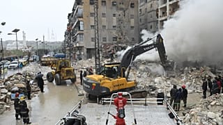 خلال عمليات البحث والإنقاذ في حلب السورية 