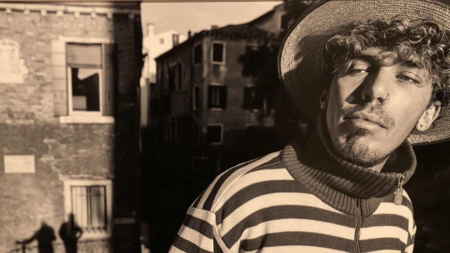 La mostra di Nikos Aliagas a Venezia