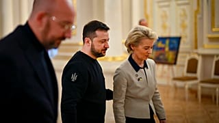Volodimir Zelenszkkij ukrán elnök az uniós vezetőkkel Kivejben, múlt pénteken