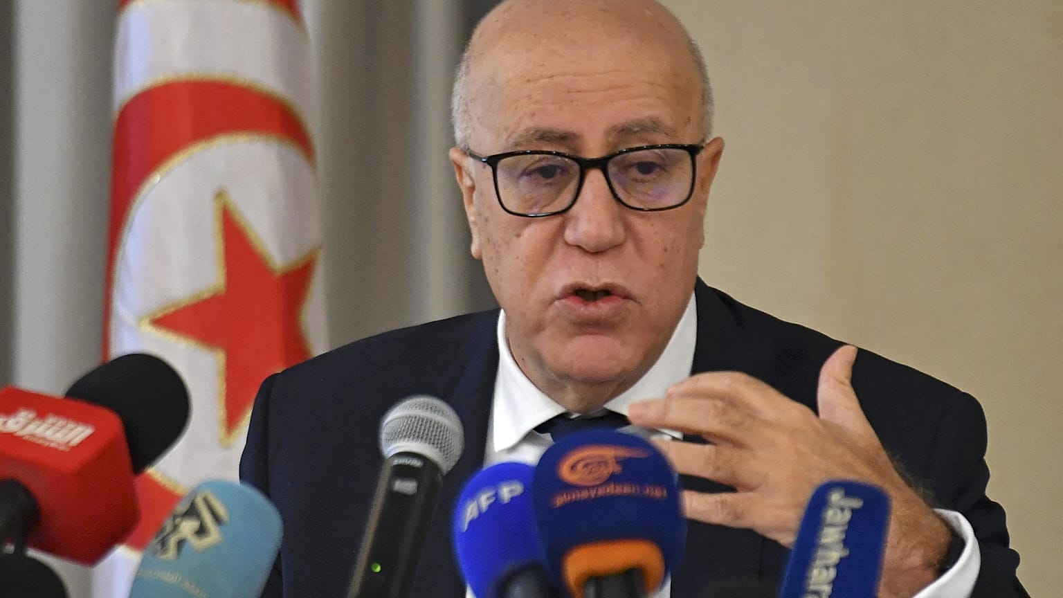 .محافظ البنك المركزي التونسي مروان العباسي يتحدث خلال مؤتمر صحفي في 4 يناير/كانون الثاني 2023 في تونس العاصمة.