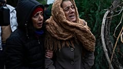 الناجون من الزلزال في تركيا وسوريا خائفون وقلقون على أحبائهم الذين ما زالوا مفقودين وعالقين تحت الأنقاض