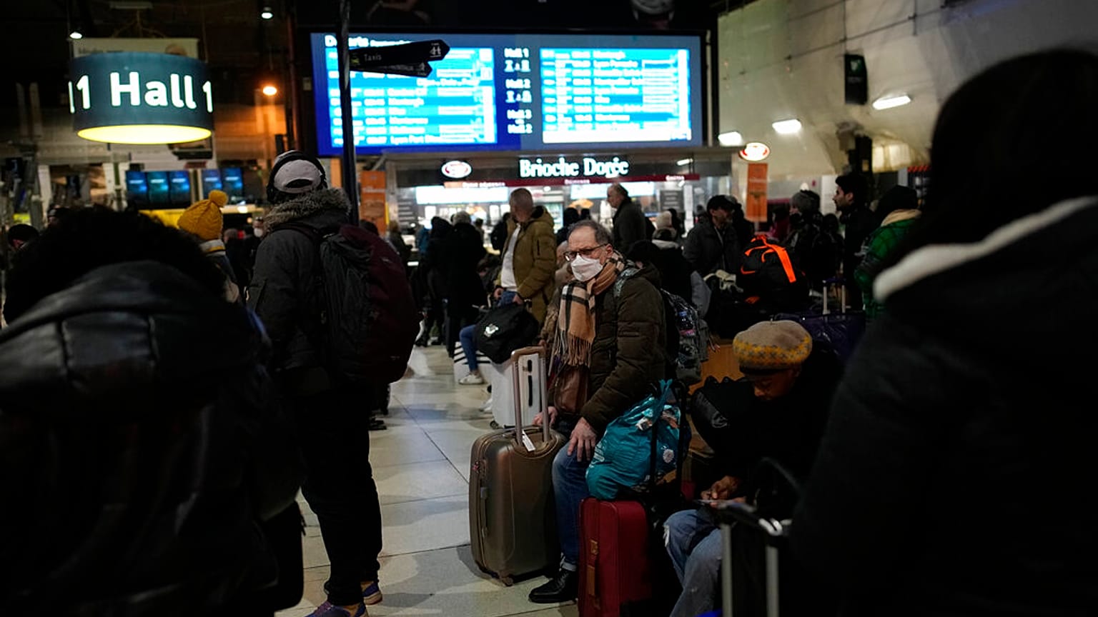 Tren, metro ve otobüs seferlerinin büyük bir bölümü iptal edildi