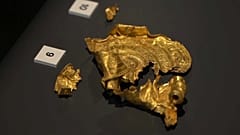 Toutes les pièces exposés dans l'exposition "la chasse à l'histoire danoise" ont été trouvées par des amateurs équipés de détecteurs de métaux.