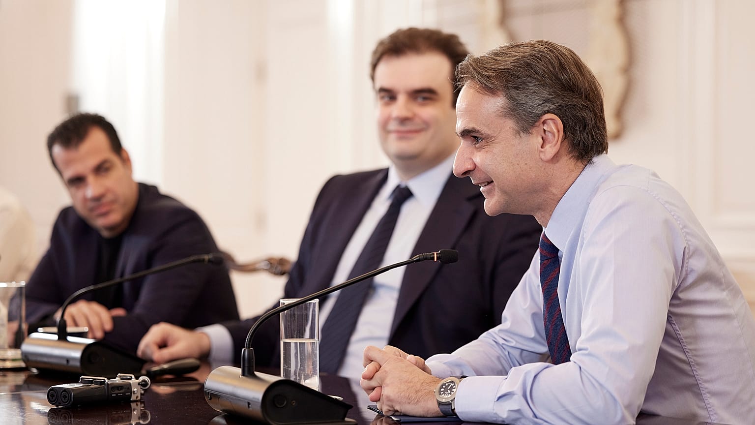 Ο Κυριάκος Μητσοτάκης, ο υπουργός Υγείας Θάνος Πλεύρης και ο υπουργός Ψηφιακής Διακυβέρνησης, Κυριάκος Πιερρακάκη στη σύσκεψη για τον Ψηφιακό Φάκελο Ασθενούς