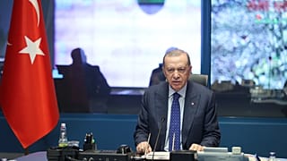 Cumhurbaşkanı Recep Tayyip Erdoğan Devlet Bilgi Koordinasyon Merkezi'nde, OHAL ilanı kararı alındığını açıkladı