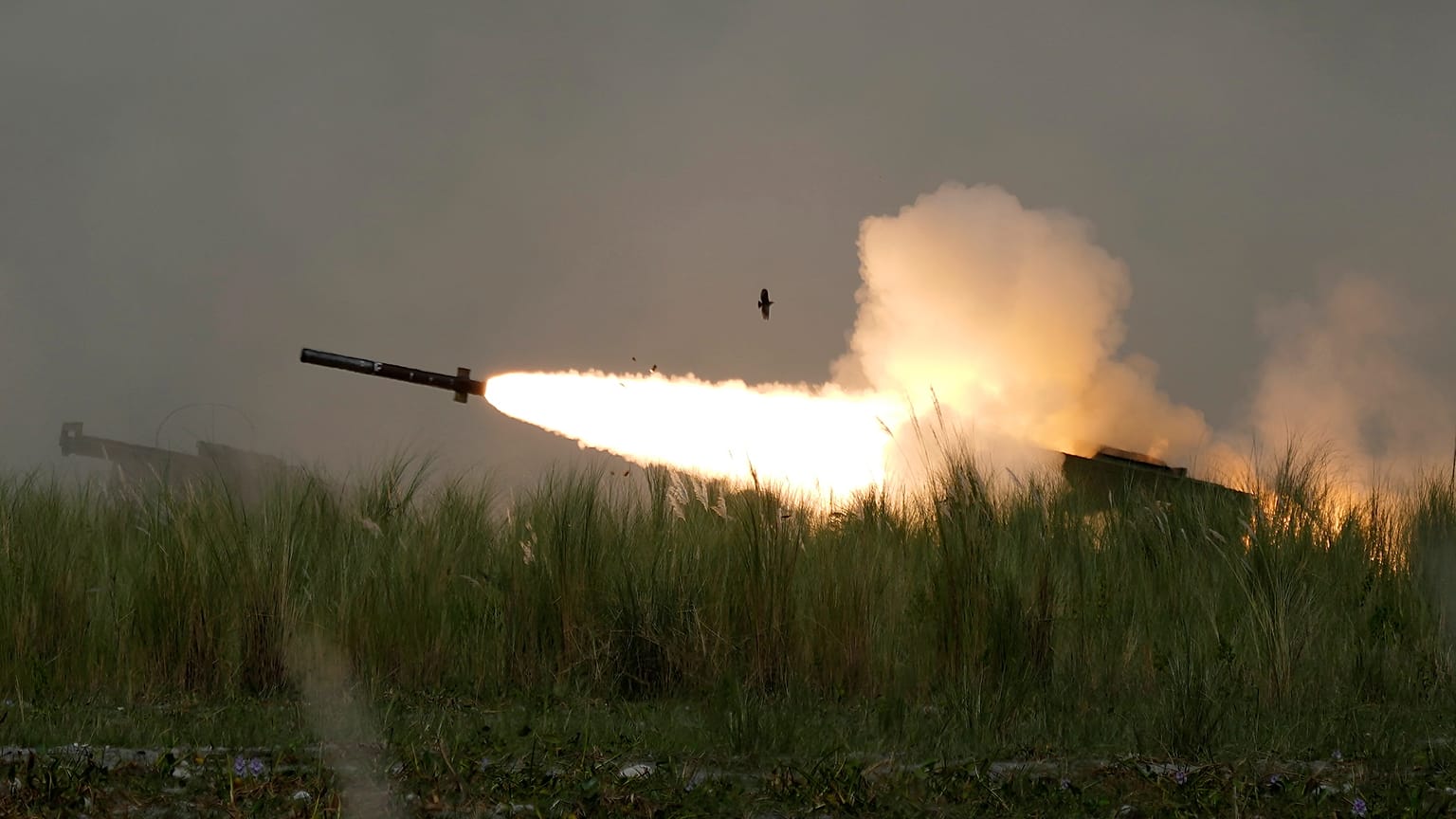 Испытание ракеты Himars на полигоне в Австралии