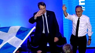 Ο πρόεδρος του ΔΗΣΥ Αβέρωφ Νεοφύτου και ο Κύπριος πρόεδρος Νίκος Αναστασιάδης κατά τη διάρκεια προεκλογικής συγκέντρωσης