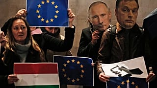 Az általános magyar korrupció ellen tüntettek Londonban, 2014-ben