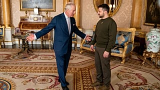 العاهل البريطاتي تشارلز الثالث يستقبل بقصر باكنغخام الرئيس الأوكراني فولوديمير زيلينسكي 08/02/2023