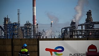 Paris'te TotalEnergies Genel Merkezi önünde protesto gösterisi düzenlendi  