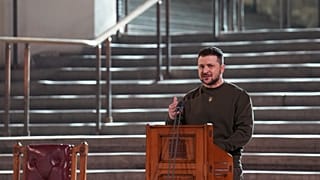 Volodomir Zelenszkij beszédet mond brit politikusoknak a londoni Westminster Hallban