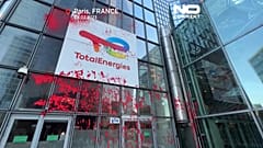Облитый краской вход в штаб-квартиру