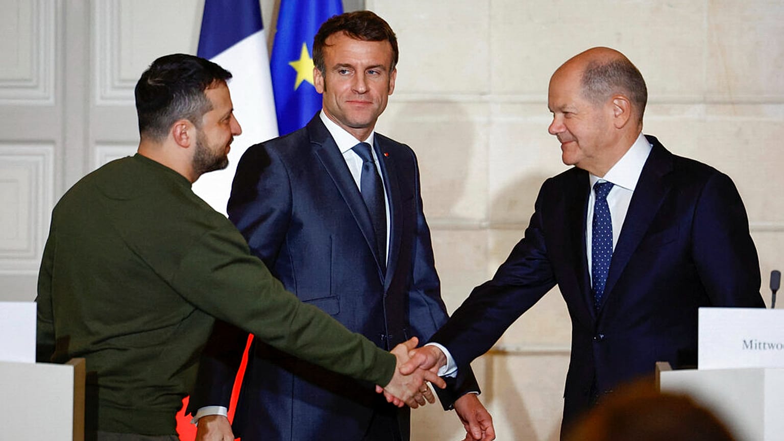 Emmanuel Macron accueille Olaf Scholz et Volodymyr Zelensky à l'Élysée mercredi 8 février.