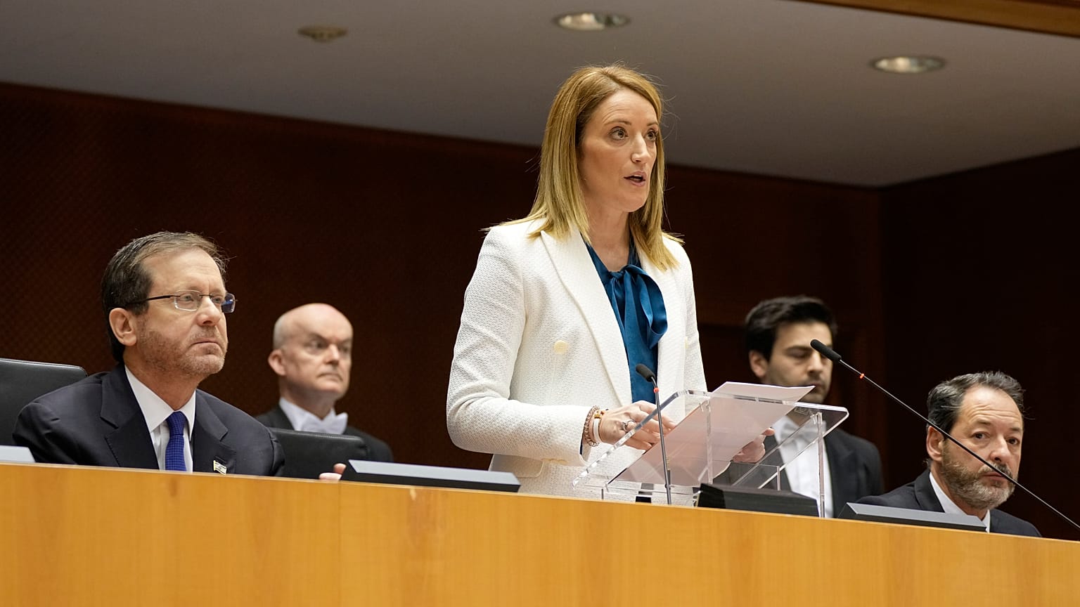 Η πρόεδρος του ευρωκοινοβουλίου Ρομπέρτα Μέτσολα