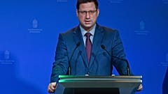 Gulyás Gergely Miniszterelnökséget vezető miniszter a Kormányinfó sajtótájékoztatón a Miniszterelnöki Kabinetiroda épületében 2023. február 9-én.