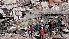 Mentőcsapatok kutatnak túlélők után a törökországi Gazientepben