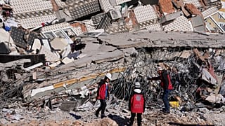 Mentőcsapatok kutatnak túlélők után a törökországi Gazientepben