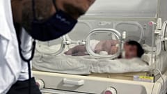 Depremde ailesini kaybeden bir bebek