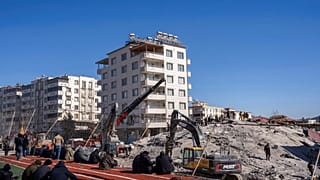 Gaziantep'in Nurdağı ilçesinde süren arama kurtarma çalışmaları