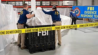 Agentes del FBI examinan restos del globo chino, Quantico, EEUU 9/2/2023