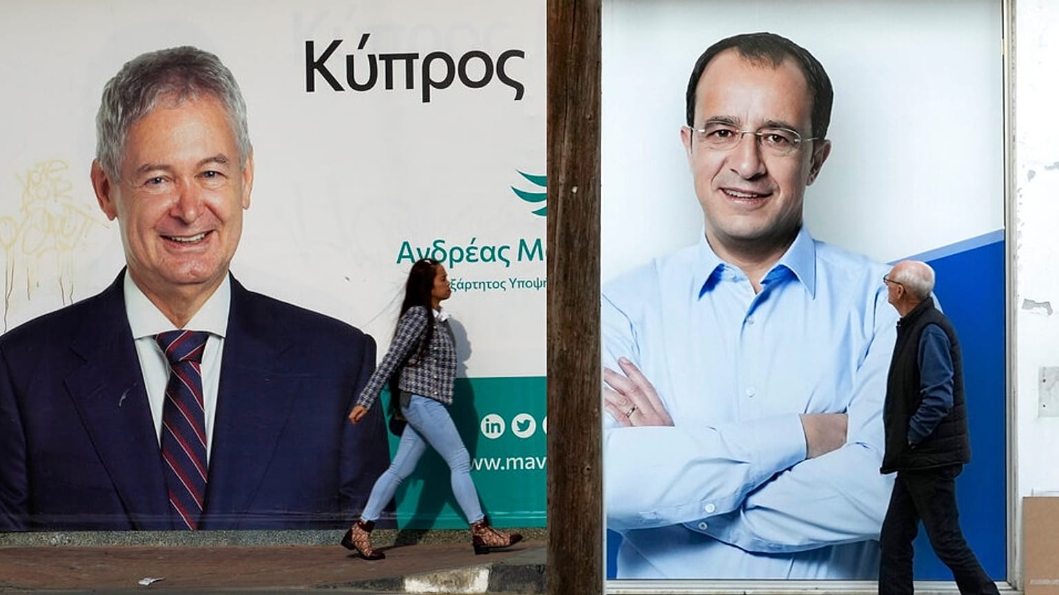 A két jelölt plakátja