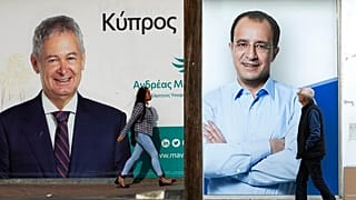 A két jelölt plakátja
