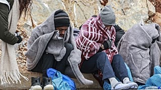 Migrantes resgatados no Mediterrâneo são acolhidos em Lesbos, Grécia