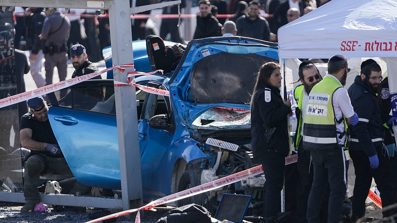 حادث اصطدام سيارة بمشاة في محطة في القدس. 2023/02/10