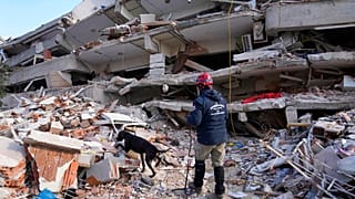 Soccorritori al lavoro