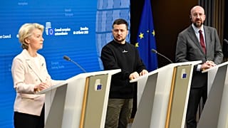 Η πρόεδρος της Κομισιόν Ούρσουλα Φον ντερ Λάιεν, ο πρόεδρος του Ευρωπαϊκού Συμβουλίου Σαρλ Μισέλ και ο πρόεδρος της Ουκρανίας Βολοντίμιρ Ζελένσκι