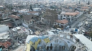 من الدمار الواسع الذي حل بوسط المدينة التاريخية 