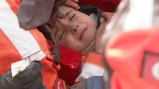 بقيت سنغول [5 سنوات] عالقة 132 ساعة تحت أنقاض المبنى 