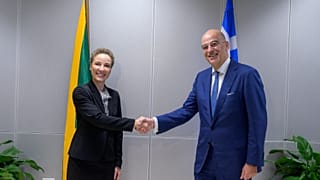 Ο Νίκος Δένδιας με την ομόλογό του από τη Τζαμάικα