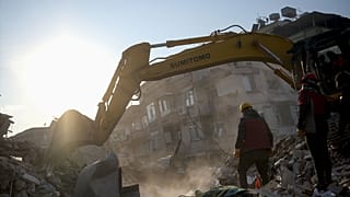 Depremler sonrası sorumlular gözaltına alınmaya başladı