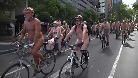 Nacktradeln in Melbourne