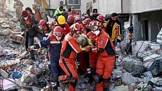 Szíriai bevándorlót húztak ki a romok alól élve vasárnap, csaknem egy héttel a földrengés után 