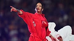 Rihanna pendant la mi-temps du Super Bowl à Gledale, en Arizona aux Etats-Unis, le 12 février 2023.
