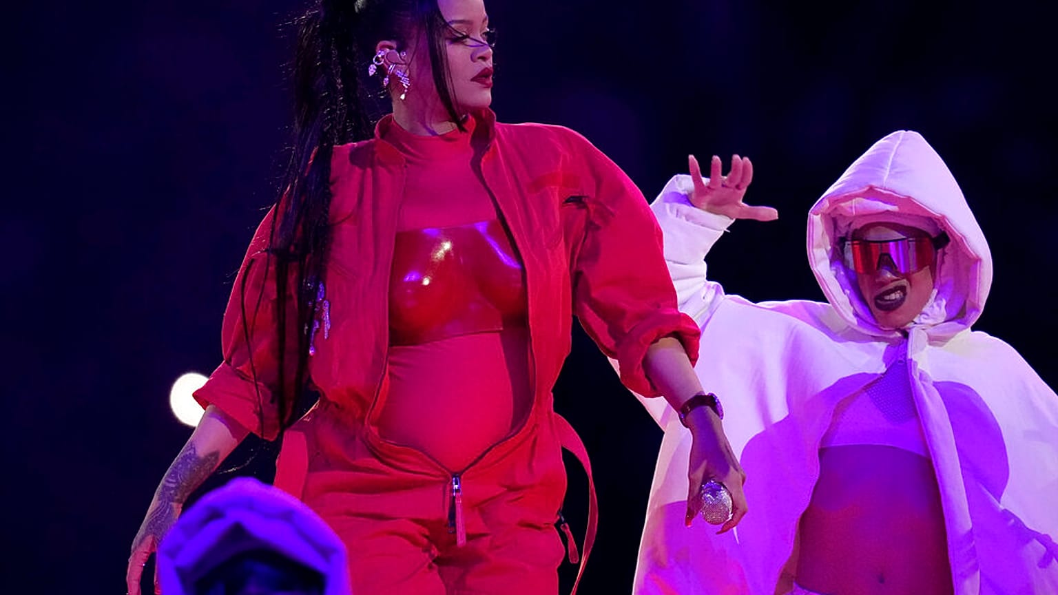 Superstar Rihanna mit Babybauch beim Super-Bowl-Finale